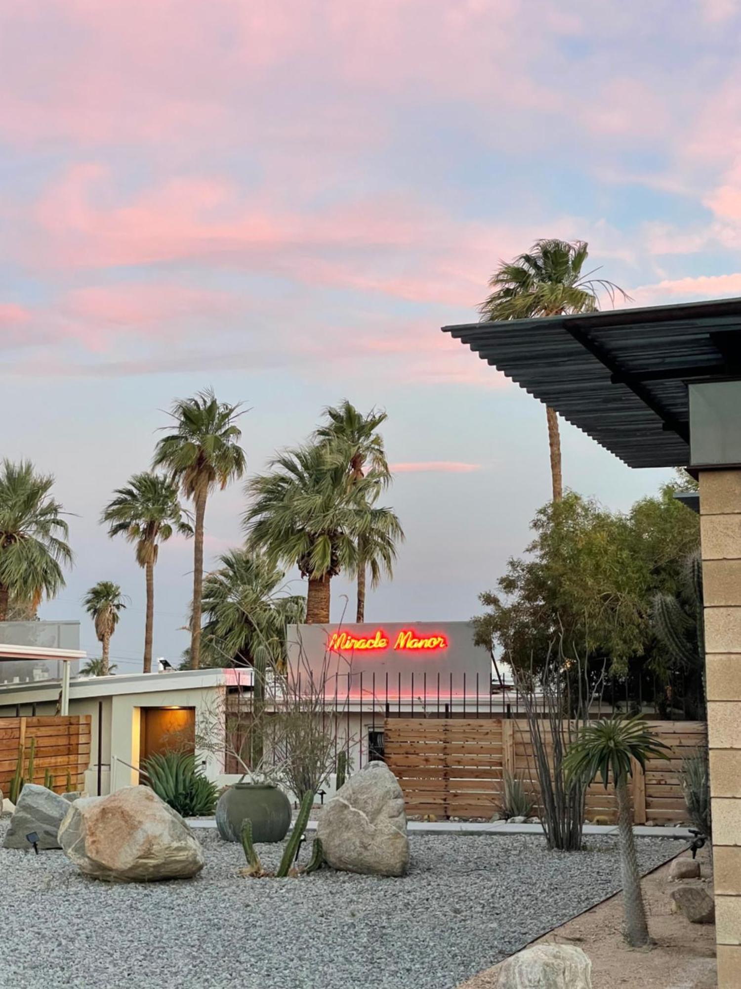 Miracle Manor Boutique Hotel & Spa Desert Hot Springs Bagian luar foto